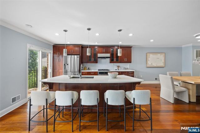 352 Gorge, Cliffside Park, NJ 07010
