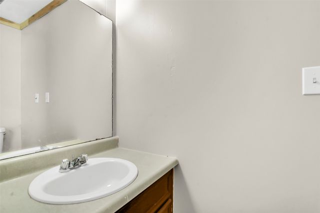 2050 Kyle Drive, Paris, TX 75460