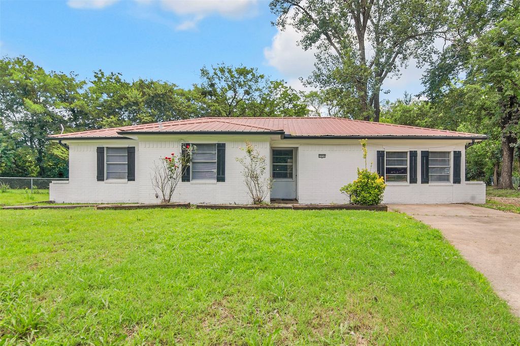 2050 Kyle Drive, Paris, TX 75460