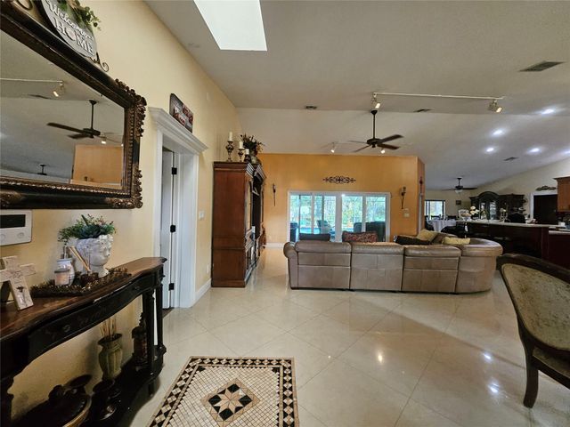 197 NW 113th Way, Coral Springs, FL 33071