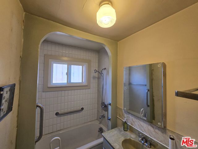 1706 W 65th Place, Los Angeles, CA 90047