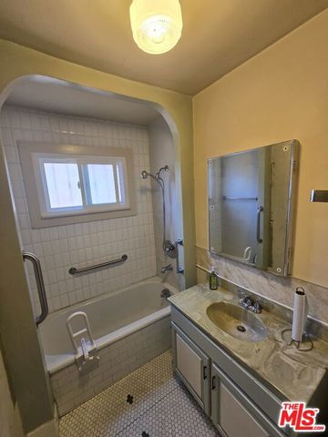 1706 W 65th Place, Los Angeles, CA 90047