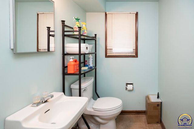 3425 SW Lakeside DR, Topeka, KS 66614