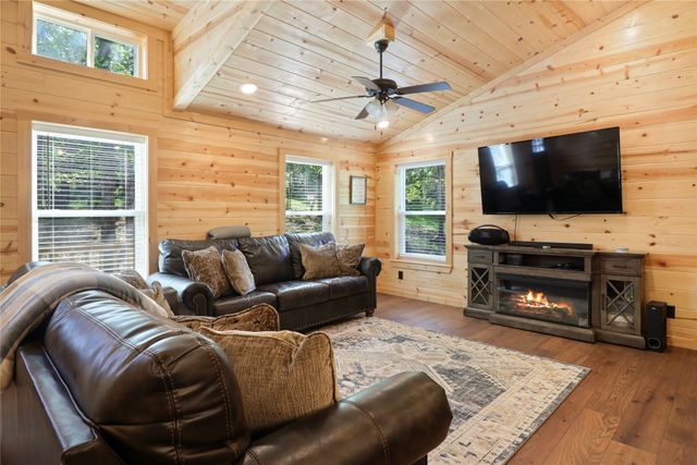 351 Private Road 6294, Palestine, TX 75801