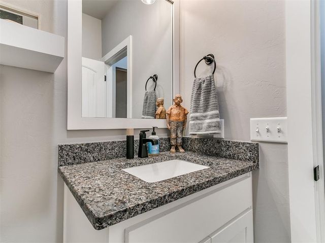 3205 Pinnacle Peak Drive, Yukon, OK 73099