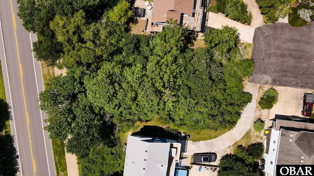Image 6 of property listing at 740 Cormorant Court Lot 2, Corolla, NC 27927