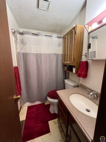 3624 SW Cambridge TER, Topeka, KS 66610