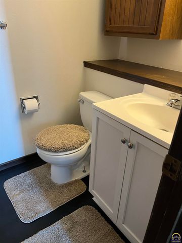 3624 SW Cambridge TER, Topeka, KS 66610