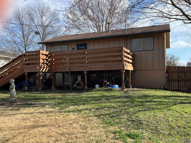 3624 SW Cambridge TER, Topeka, KS 66610