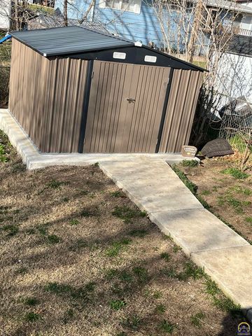 3624 SW Cambridge TER, Topeka, KS 66610