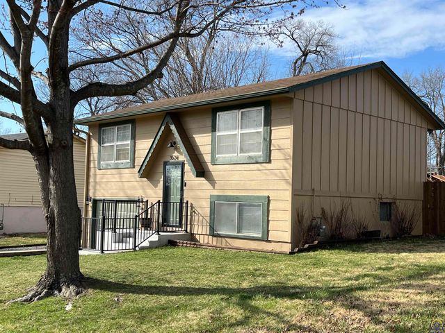 3624 SW Cambridge TER, Topeka, KS 66610