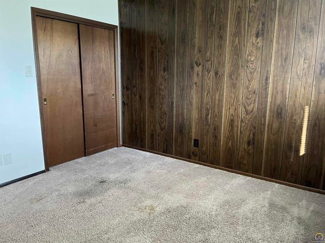 3624 SW Cambridge TER, Topeka, KS 66610