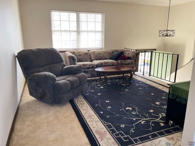 3624 SW Cambridge TER, Topeka, KS 66610