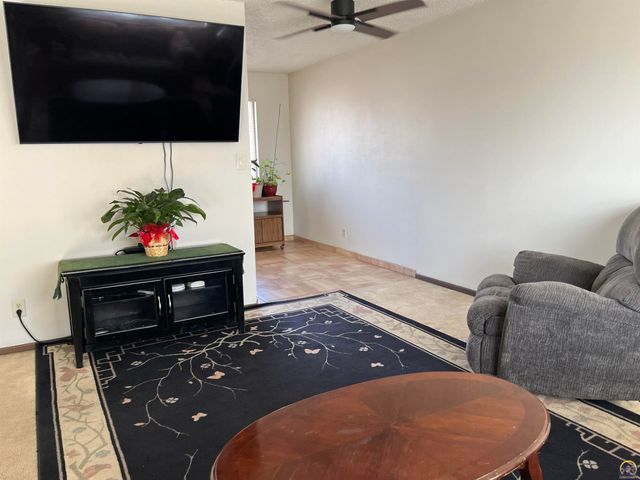 3624 SW Cambridge TER, Topeka, KS 66610