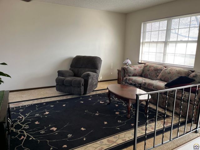 3624 SW Cambridge TER, Topeka, KS 66610