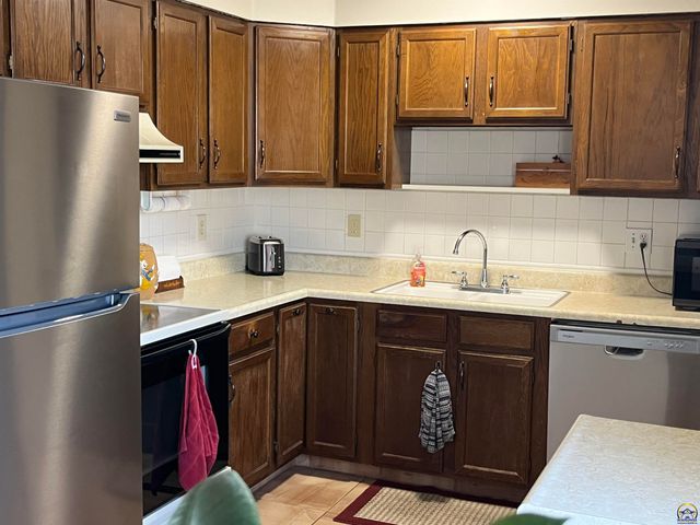 3624 SW Cambridge TER, Topeka, KS 66610