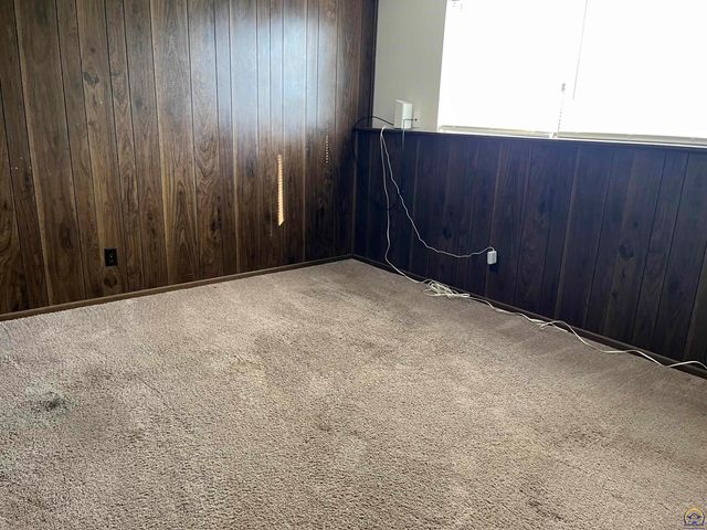 3624 SW Cambridge TER, Topeka, KS 66610