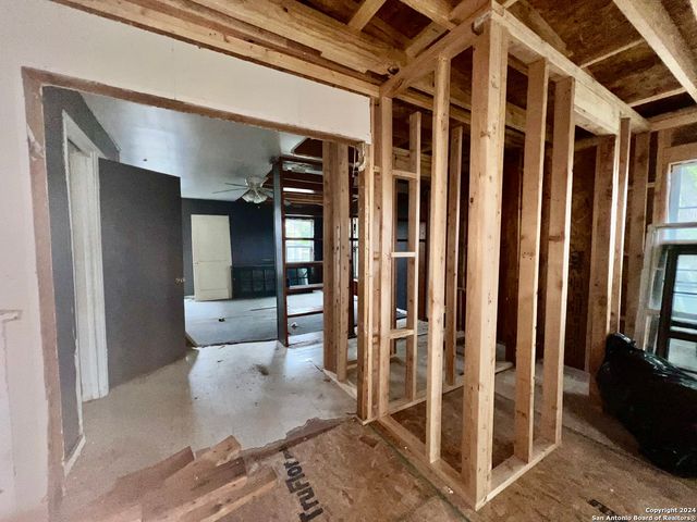 222 GOLDEN CROWN DR, San Antonio, TX 78223
