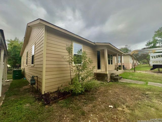 222 GOLDEN CROWN DR, San Antonio, TX 78223