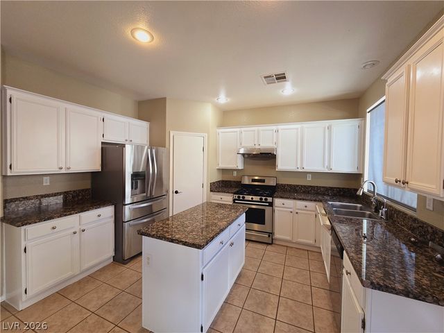 9862 Shadow Grove Avenue, Las Vegas, NV 89148