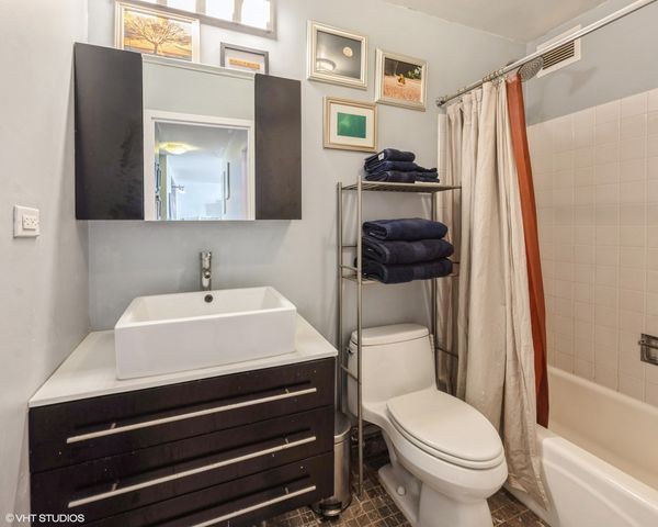 3930 N Pine Grove Avenue 604, Chicago, IL 60613