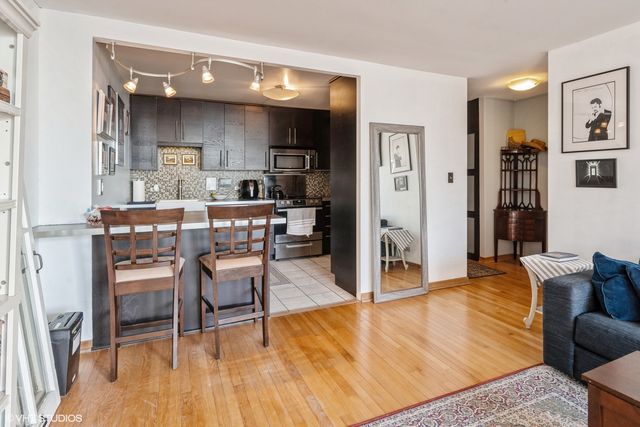 3930 N Pine Grove Avenue 604, Chicago, IL 60613