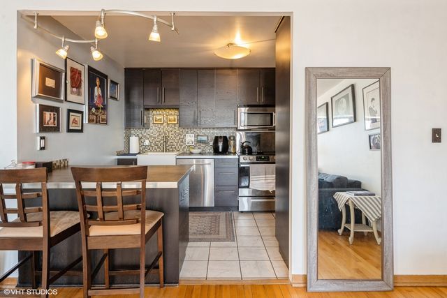 3930 N Pine Grove Avenue 604, Chicago, IL 60613