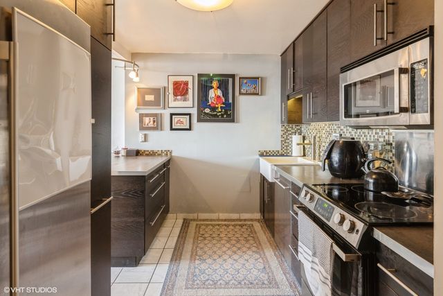 3930 N Pine Grove Avenue 604, Chicago, IL 60613