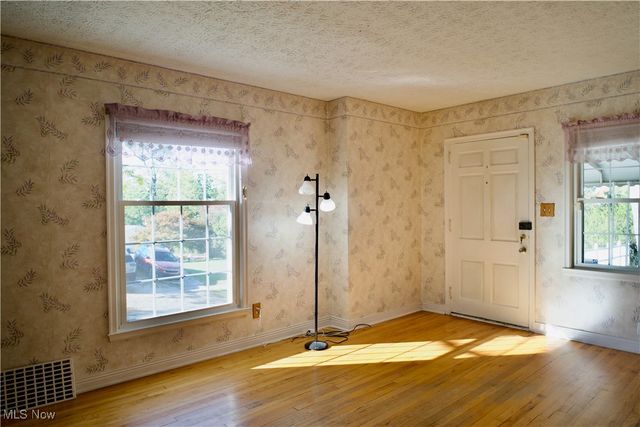 1595 Evergreen Avenue, Akron, OH 44301