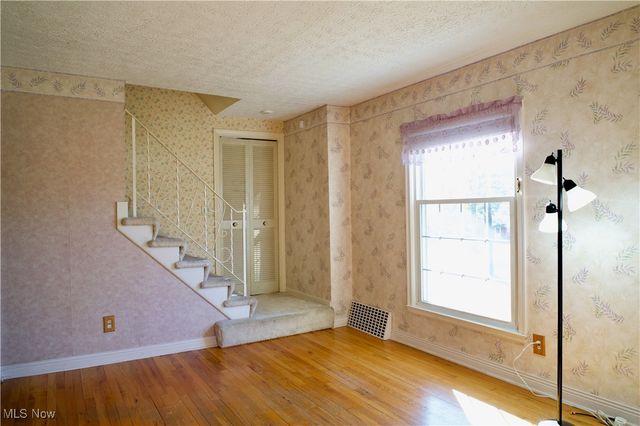 1595 Evergreen Avenue, Akron, OH 44301