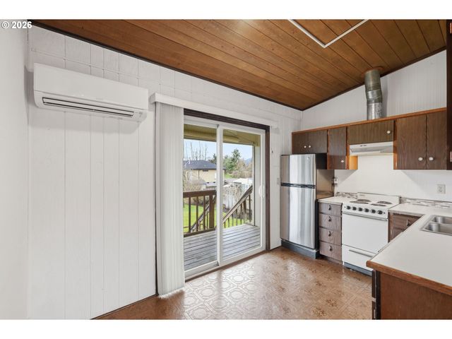 2778 20TH St, Springfield, OR 97477