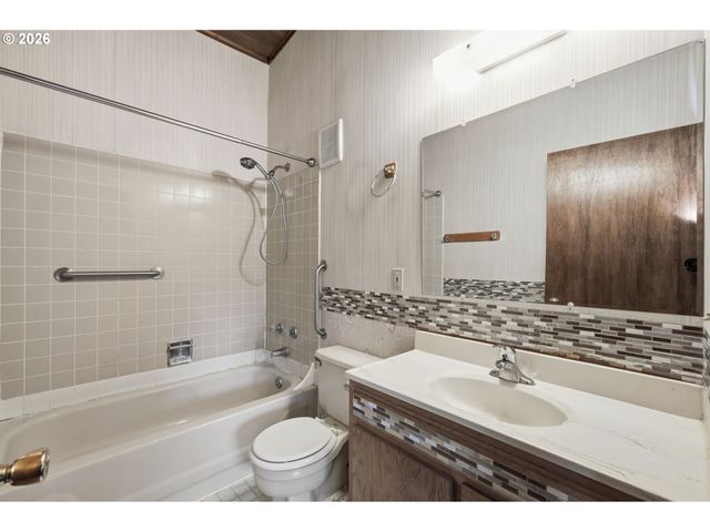 2778 20TH St, Springfield, OR 97477