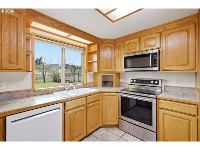 2778 20TH St, Springfield, OR 97477