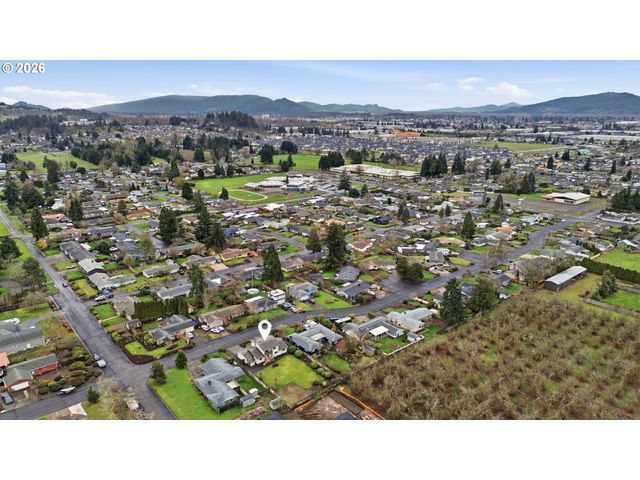 2778 20TH St, Springfield, OR 97477