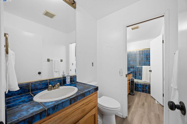 3660 Oak Knoll Blvd, Oakland, CA 94605