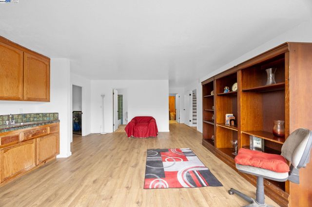 3660 Oak Knoll Blvd, Oakland, CA 94605