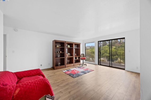 3660 Oak Knoll Blvd, Oakland, CA 94605