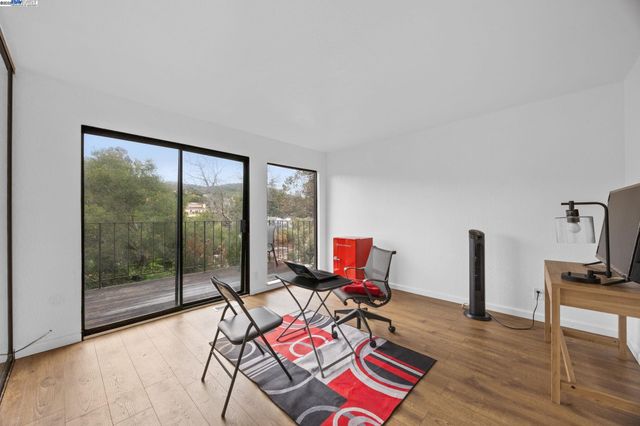 3660 Oak Knoll Blvd, Oakland, CA 94605