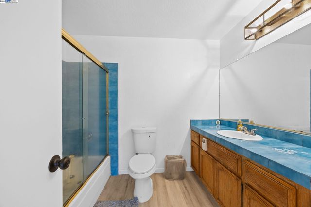 3660 Oak Knoll Blvd, Oakland, CA 94605