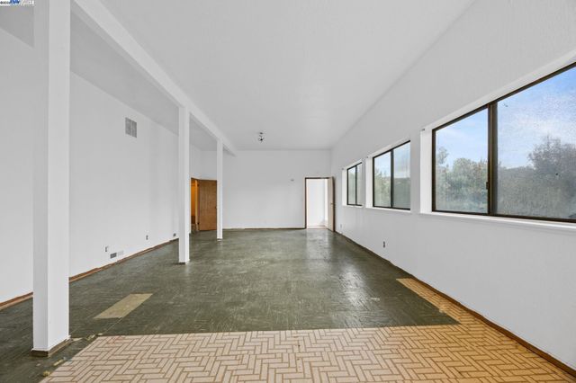 3660 Oak Knoll Blvd, Oakland, CA 94605