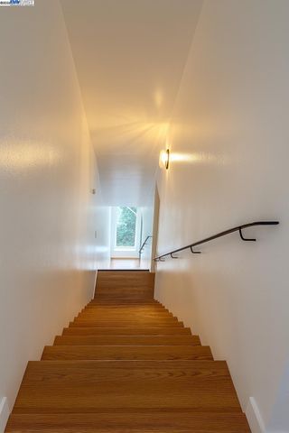 3660 Oak Knoll Blvd, Oakland, CA 94605