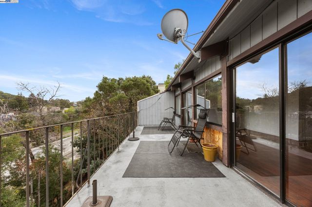 3660 Oak Knoll Blvd, Oakland, CA 94605