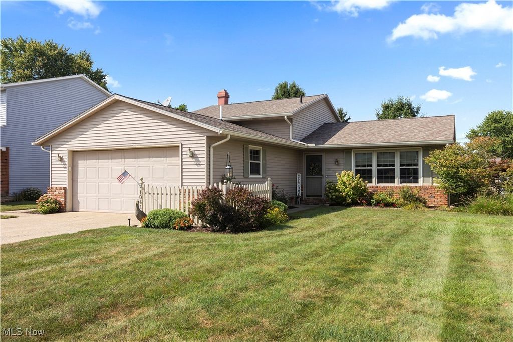1041 Plymouth Drive, Grafton, OH 44044