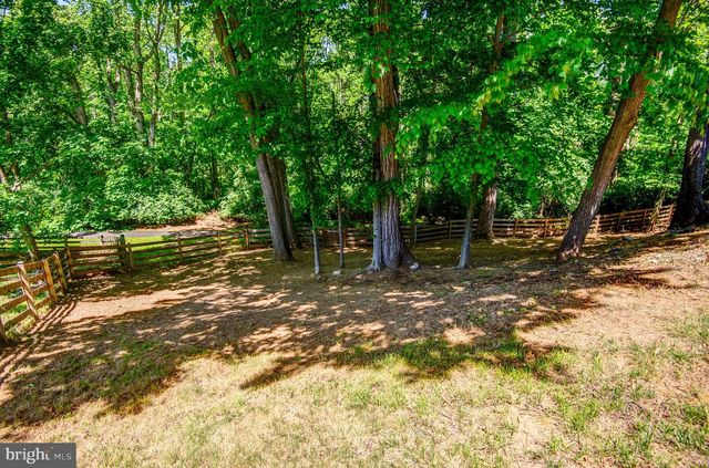 2692 GLENCROFT RD, Vienna, VA 22181