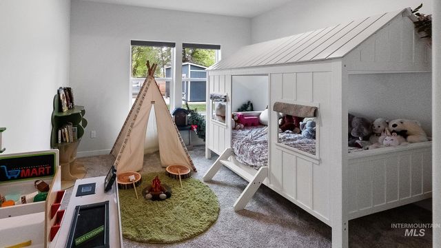 1697 S Vinnell, Boise, ID 83709