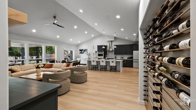 1697 S Vinnell, Boise, ID 83709