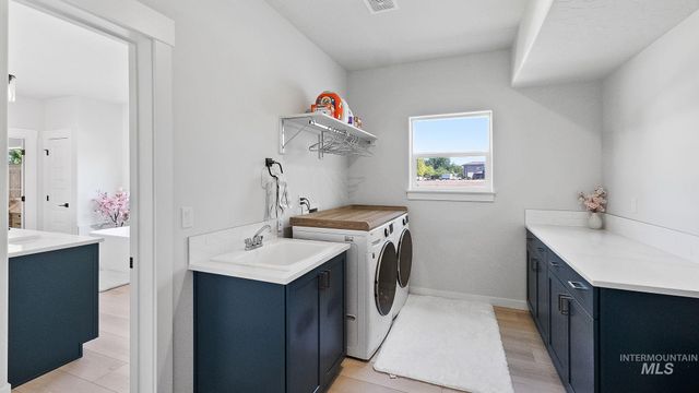 1697 S Vinnell, Boise, ID 83709