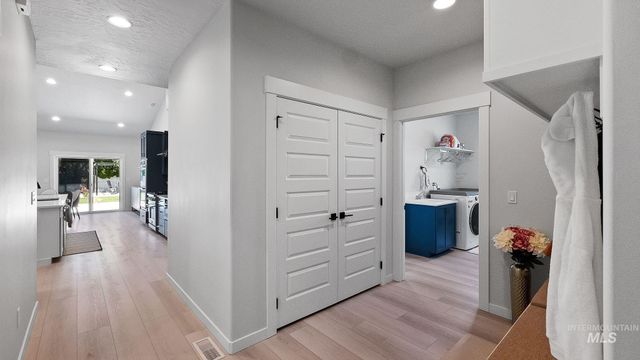 1697 S Vinnell, Boise, ID 83709