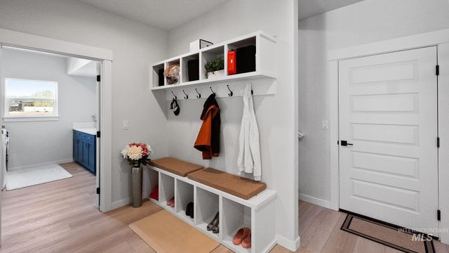 1697 S Vinnell, Boise, ID 83709