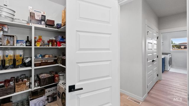 1697 S Vinnell, Boise, ID 83709